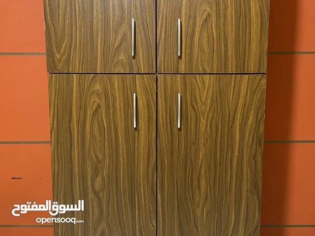 دولاب ملابس خشب بابين بحالة جيدة جداً سعره 850