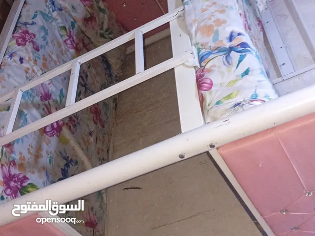 سرير طابقين نضيف