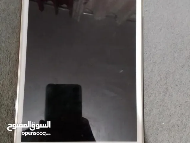 ايباد mini 5بسعر مغري معاه شاحن وكرتونه والجهاز نظيف عالامانه