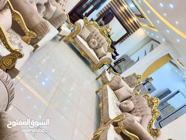 طقم كنب مصري دمياطي خشب زان تفصيل دهان ماء الذهب اسفنج ضغط عالي قماش مخمل