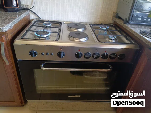 للبيع طباخ نظيف يشتغل على الغاز والكهرباء