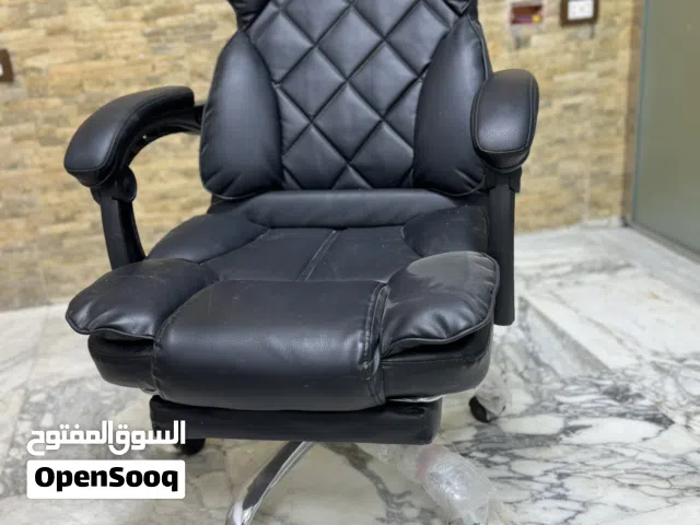 مكتب وكرسي جديد