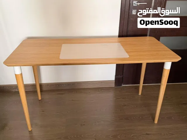 للبيع طاولة للطعام او للدراسة اللون خشبي