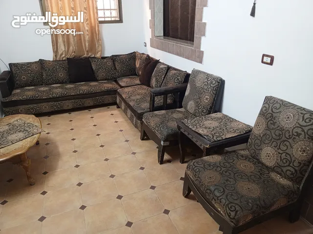 كورنر مستعمل  في حاله جيده الزرقاء حي الزواهره قرب كازية الخلايله