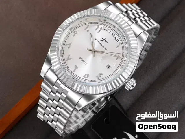 ساعة يد أنيقة بتصميم كلاسيكي الساعات الفاخرة وتتميز بعدة مواصفات اللون الفضي