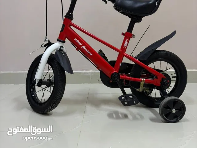 دراجة استعمال بسيط للاطفال لعمر سبع سنوات