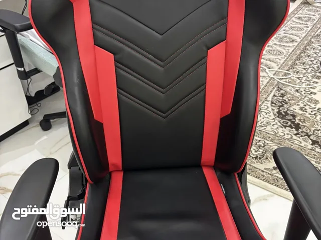 للبيع كرسي قيمنق احمر
