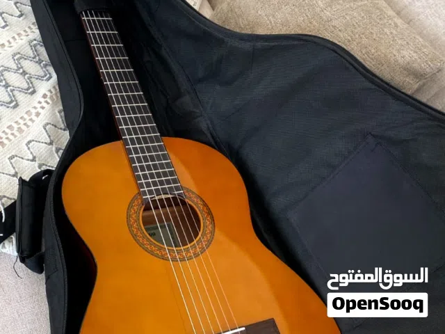 للبيع جيتار ياماها كلاسيك (Yamaha C40) - بحالة ممتازة مع الحقيبة