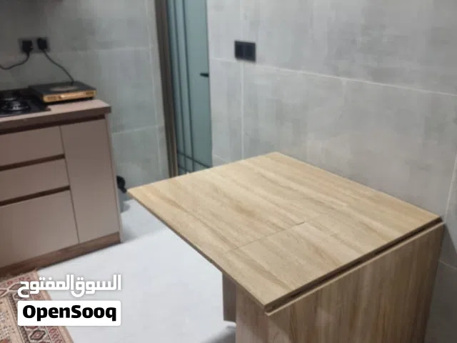ميز طعام للمطابخ