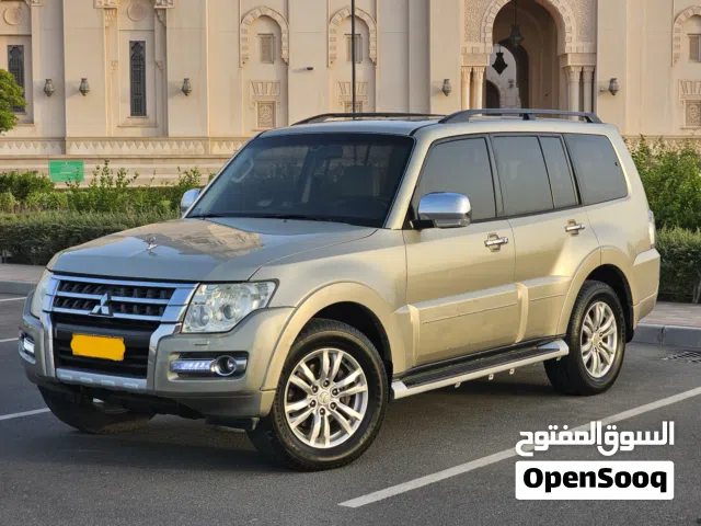 2015 ميتسوبيشي باجيرو GLS Top