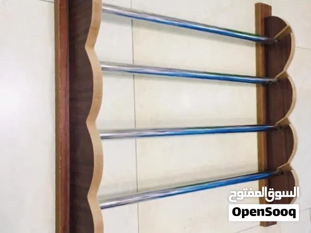 علاق سفرات علاق ممتاز و قوي مصنوع من خشب و حديد وزنه ثقيل و بأمانة يكد معك سنوات أنا أستخدمه بنفسي