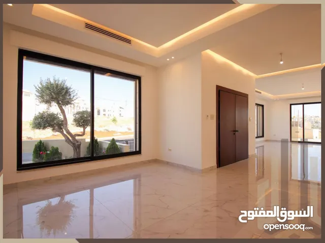 935 m2 More than 6 bedrooms Villa for Sale in Amman Al-Thuheir