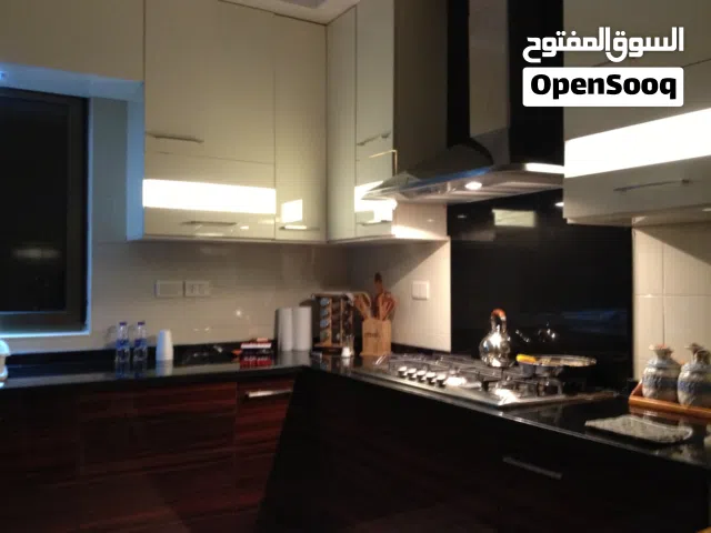 شقة طابق رابع في أجمل إطلالة في ضاحية النخيل مع روف