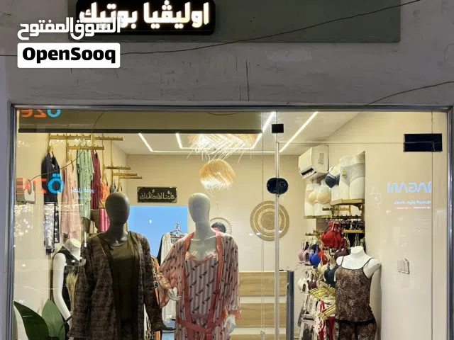 ديكور محل ملابس كامل للبيع ( بغداد - الدورة )