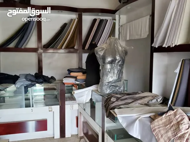 تم التخفيض ديكور محل. خياطه للبيع  مستعجل