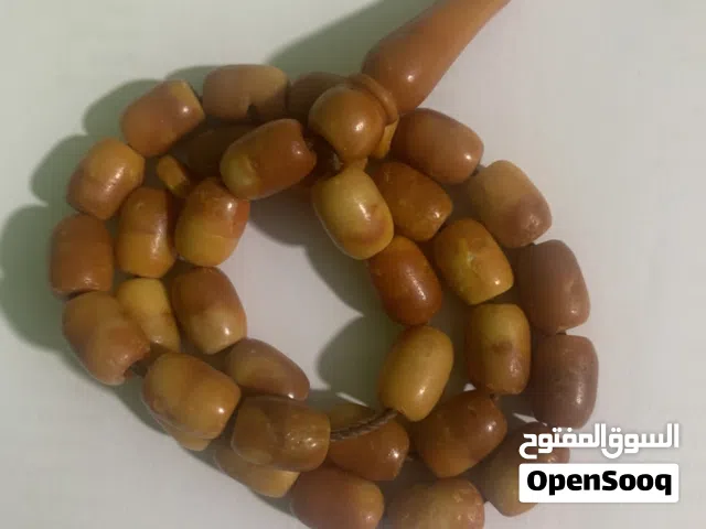 مسباح كهرمان (كهرب) نظيف جدا وطبيعي 32 خرزه مع الفواصل 35 خرزه السعر 5دينار لحق عليه ترا لقطه