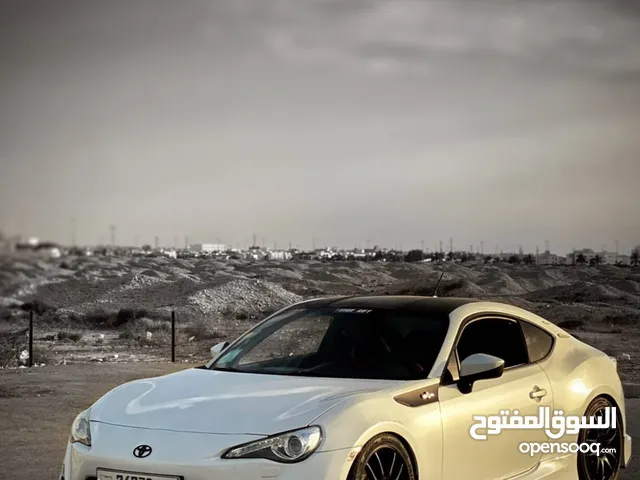 2014 Toyota GT86 (Pearl White)