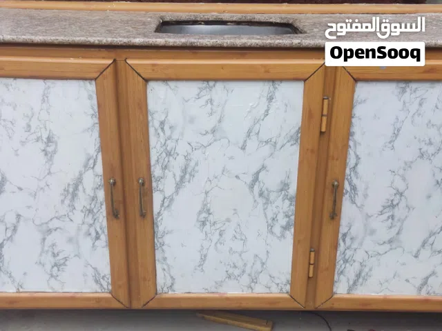 سنك كاونتر القياس  158سم  نظيف جدا نوع قديم  وقوي جدا وبي مرمره ثلاث ابواب  استخدام قليل 150الف