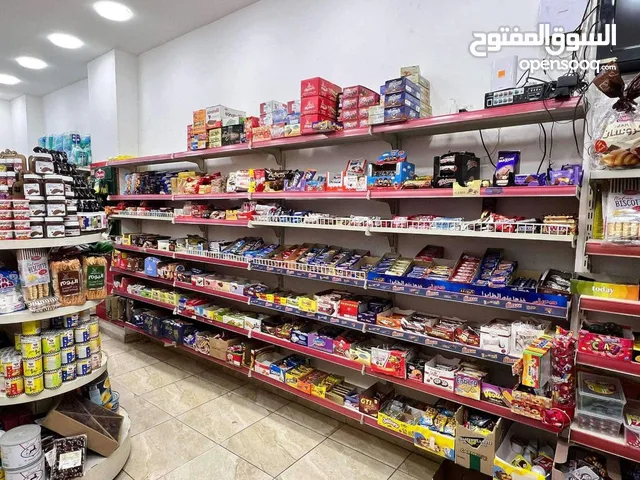 سوبر ماركت للبيع مساحه30متر..يوجد سده..ساعه كهربا ومياه خاصه بالمحل..موقع ..ع مدخل سوق ومنطقه سكن