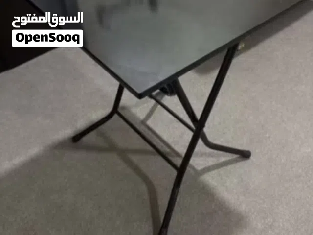 طاولة نظيفة و ممتازة و تتجفس