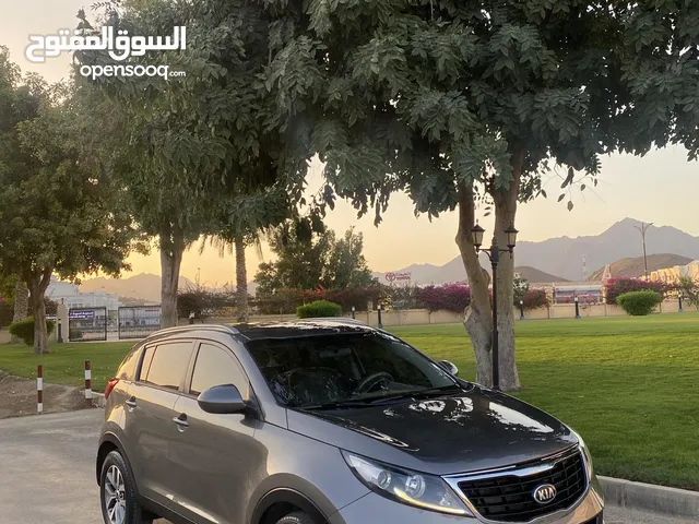 كيا سبورتاج فورويل خليجي بهوان بدون حوادث او مشاكل مسرفسه ومجهزه بالكامل ولجاد يتفضل ما بقصر معه