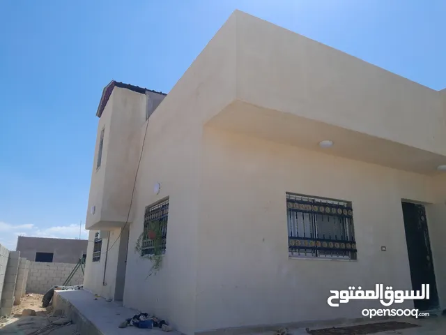 145 m2 4 Bedrooms Townhouse for Sale in Mafraq Other