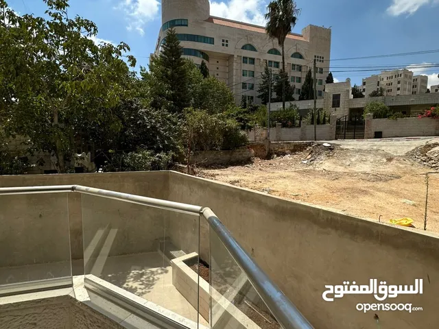 ثلاث غرف غير مفروشة للايجار