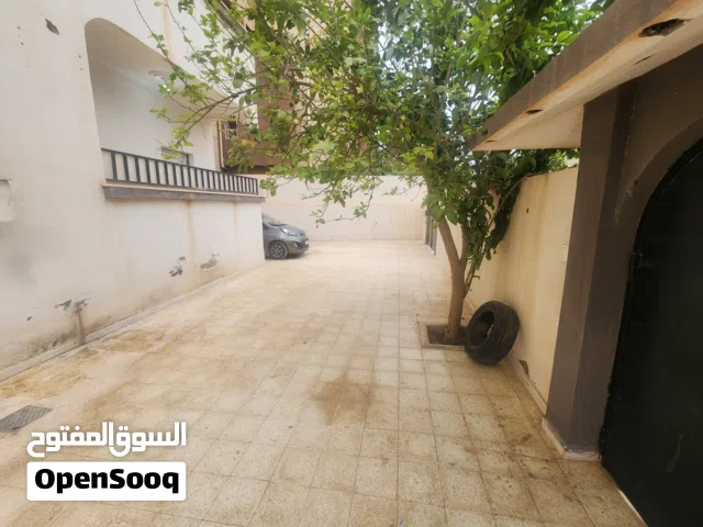 شقه للايجار 1600 دينار وكل شيء علينا