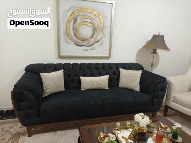 طقم كنب + طقم طاولات + قطعة برداي + سجادة (3×4) صيدا بحالة الوكالة