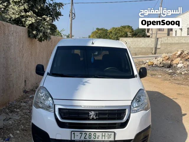 2019 بيجو بارتنر Standard