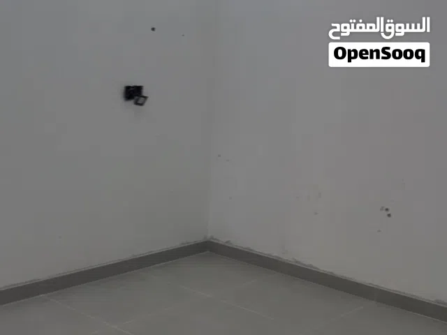 شقة مكتبية للإيجار حي الاندلس على شارع 20 متر رئيسي