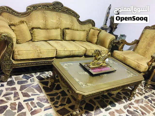 طقم كنب وطاولة تلفزيون للبيع