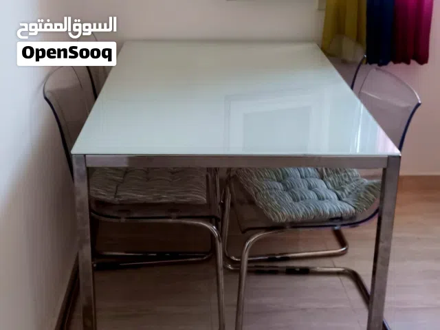 طاولة طعام IKEA لـ 4 أشخاص – 60 ريال – المعبيلة
