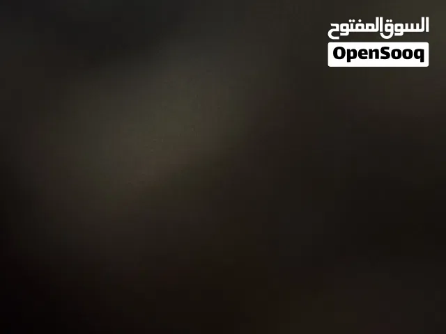صالون رجالي فخم للبيع