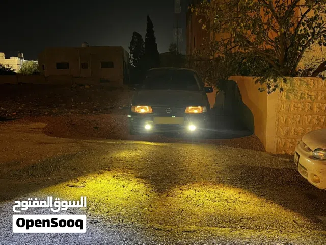 اوبل فيكترا موديل 1995