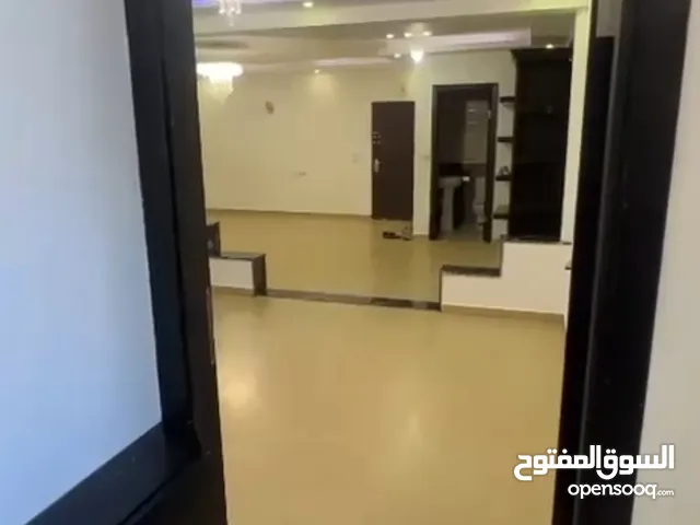 183 m2 5 Bedrooms Apartments for Sale in Ramallah and Al-Bireh Al Tira