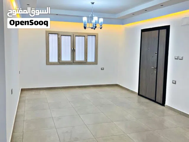 مبنى بناء حديث يتكون من 3طوابق+بيزمنت للإيجار المدينة السياحية بجوار برتش كانسل مناسب لشركات