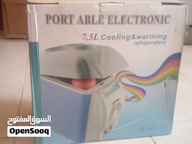 ثلاجة سيارة جديدة بالكرتونة