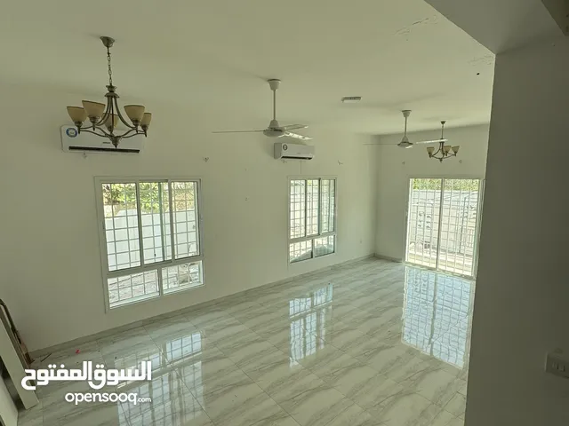 5 Bedroom villa for rent in Mawaleh in prime location
