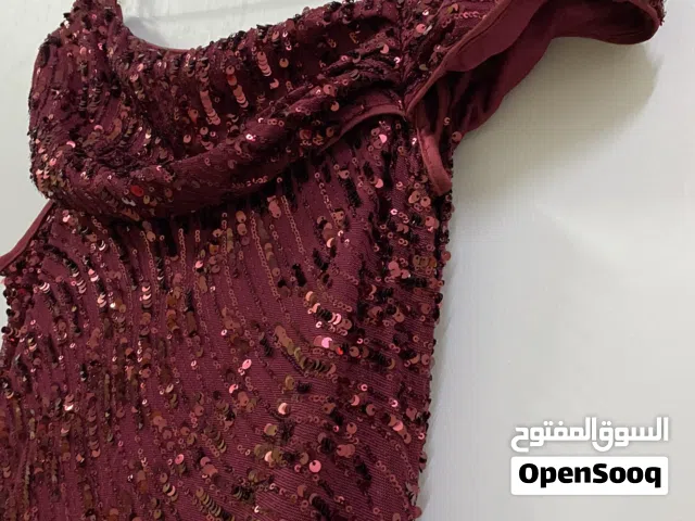 فستان سهرة ( عنابي احمر )للسهرات ومناسبات مقاس s الى m طول 152/154 ستررررش
