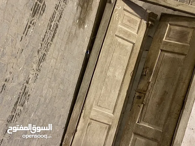 باب قديم جدا