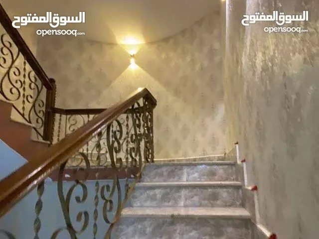 300 m2 More than 6 bedrooms Townhouse for Rent in Basra Juninah