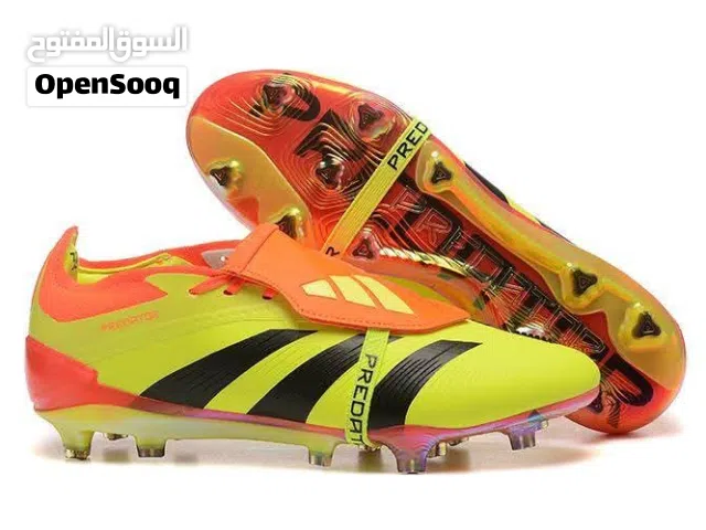 أحذية رياضية لكرة القدم