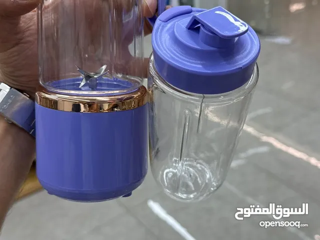 خلاط فواكه مرفق معه كأس اضافي للشرب