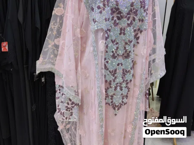 ملابس نظيفه مستخدم مره وحده للبيع بسبب عدم الحاجة لها