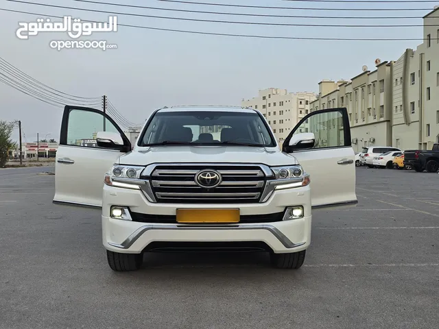 لاندكروزر VXR 5.7 أعلى مواصفات بدون حوادث ولاصبغ رادار خمس كاميرات جديدة تكيف مقاعد ثلاث شاشات