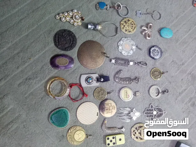 مقتنيات شخصيه قديمه منوعه ماركات عالمية قديمه