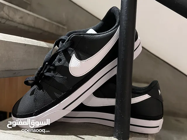 للبيع: حذاء نايك جلد (أسود) جديد غير مشتعمل For Sale: Nike Leather Shoes (Black) New Box closed