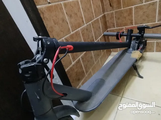 للبيع جميع السكوترات الموجودة في الفيديو