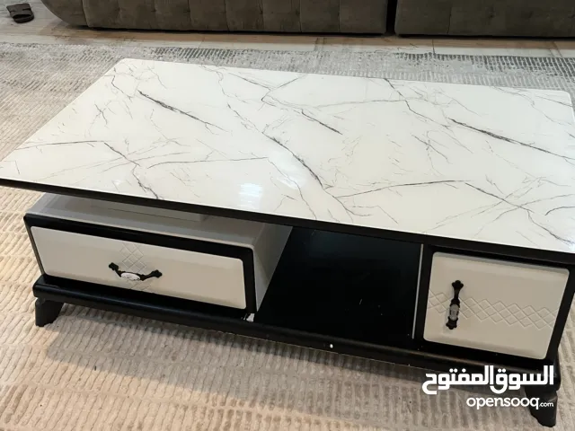 طاولة مستعمله حالة جيده